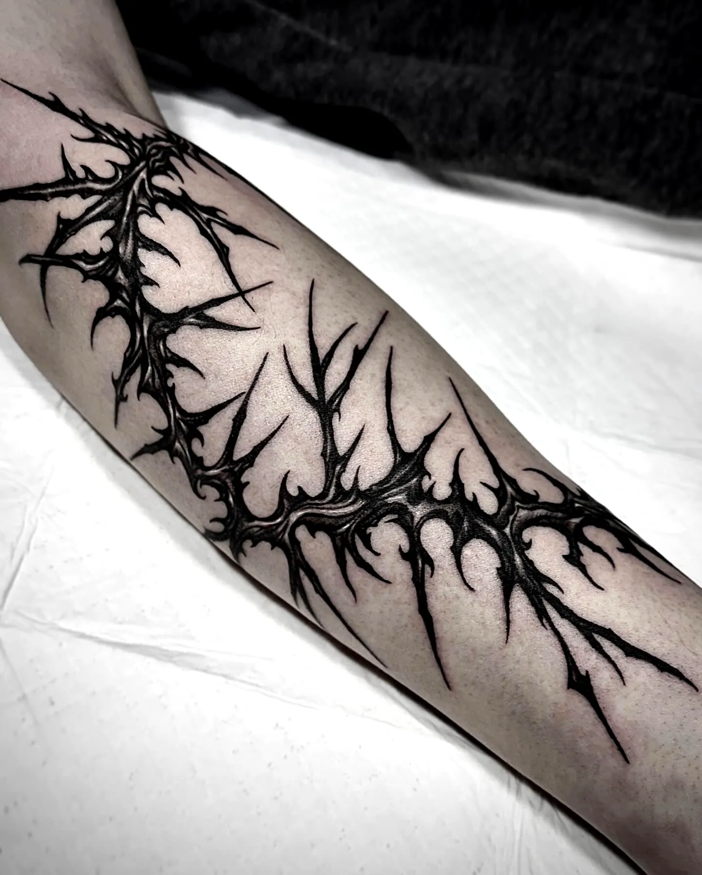 15 Bold Thorn Tattoos Ideas for a Striking Statement