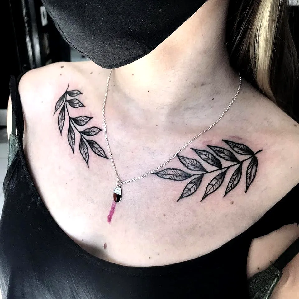 Minimalistic Laureles Shoulder Tattoos