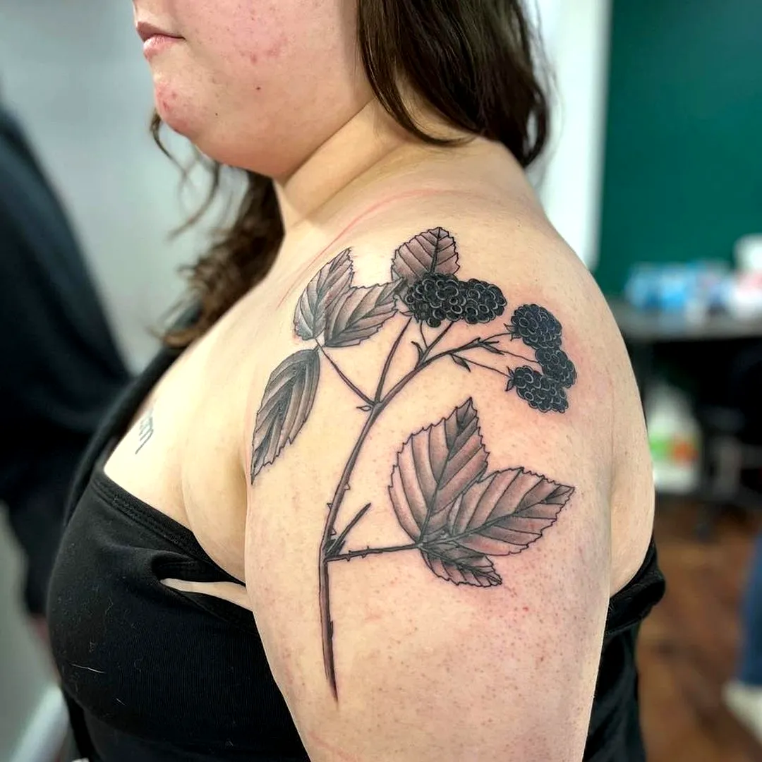 15 Striking Blackberry Tattoo Ideas for Unique Ink Inspiration